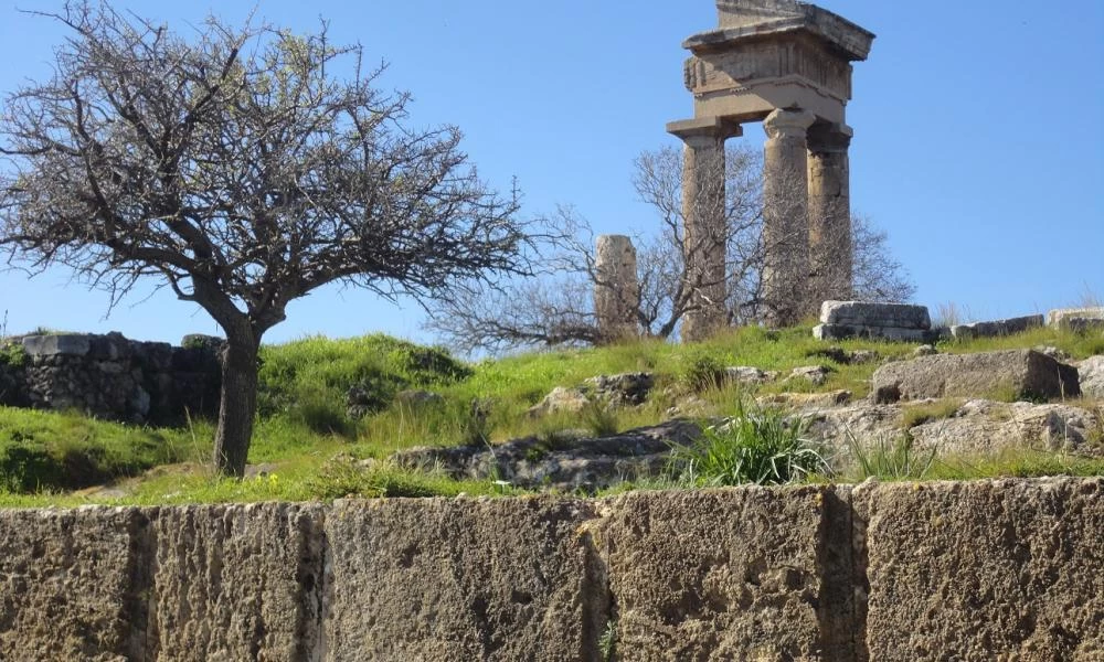 Η ακρόπολη και το Μόντε Σμιθ στη Ρόδο